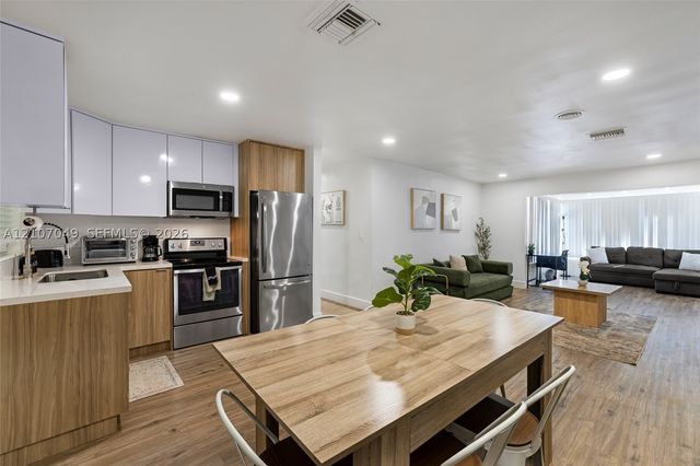 1009 NE 18th St, Fort Lauderdale, FL 33305