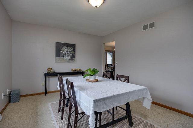 121 Stonehaven Drive, Sun Prairie, WI 53590