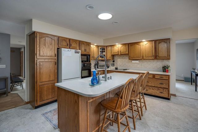 121 Stonehaven Drive, Sun Prairie, WI 53590