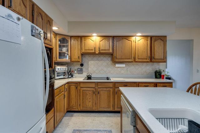 121 Stonehaven Drive, Sun Prairie, WI 53590