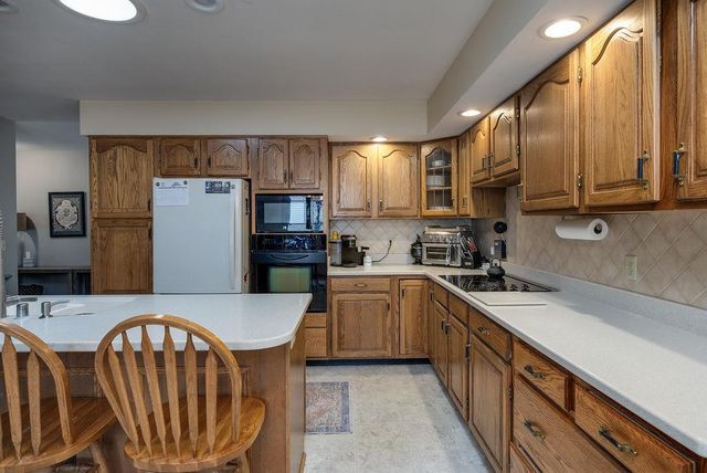 121 Stonehaven Drive, Sun Prairie, WI 53590