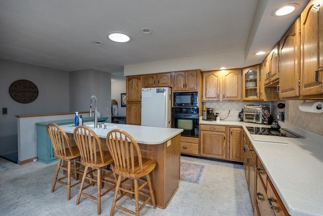 121 Stonehaven Drive, Sun Prairie, WI 53590