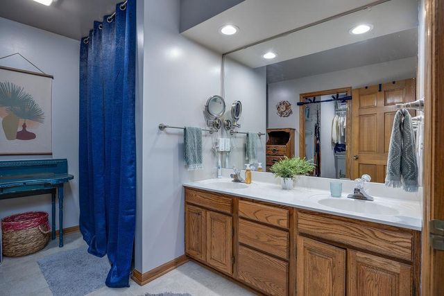 121 Stonehaven Drive, Sun Prairie, WI 53590