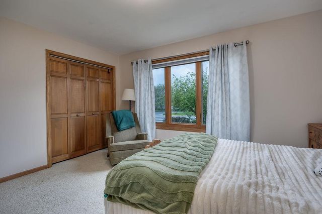 121 Stonehaven Drive, Sun Prairie, WI 53590