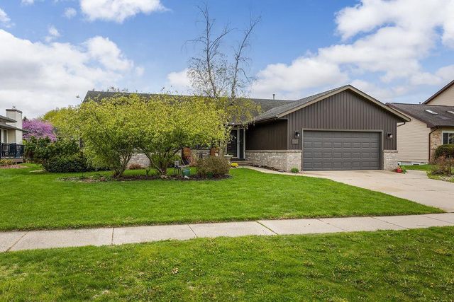 121 Stonehaven Drive, Sun Prairie, WI 53590