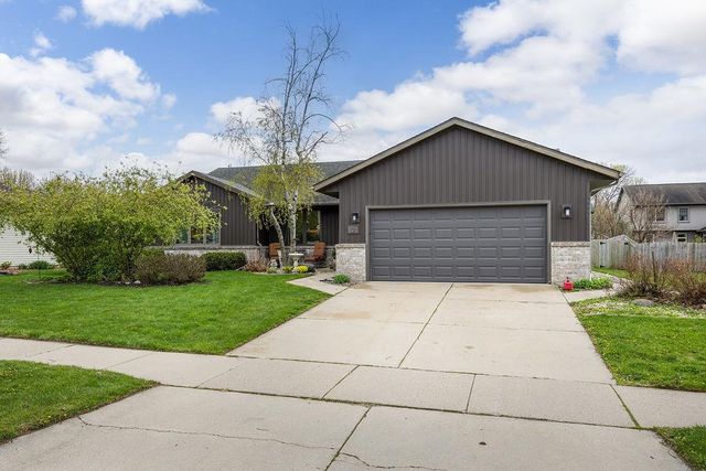 121 Stonehaven Drive, Sun Prairie, WI 53590