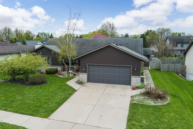 121 Stonehaven Drive, Sun Prairie, WI 53590