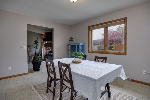 121 Stonehaven Drive, Sun Prairie, WI 53590