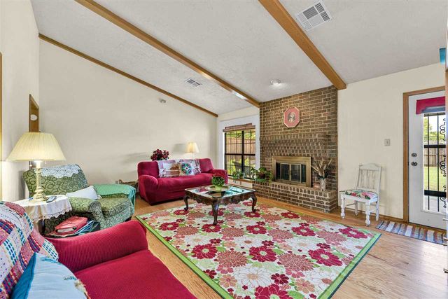 204 NE 48th St, Lawton, OK 73507