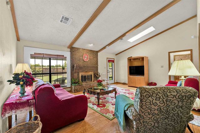 204 NE 48th St, Lawton, OK 73507