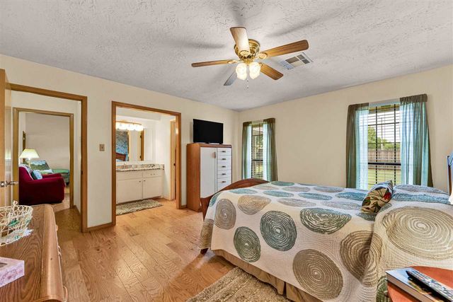 204 NE 48th St, Lawton, OK 73507