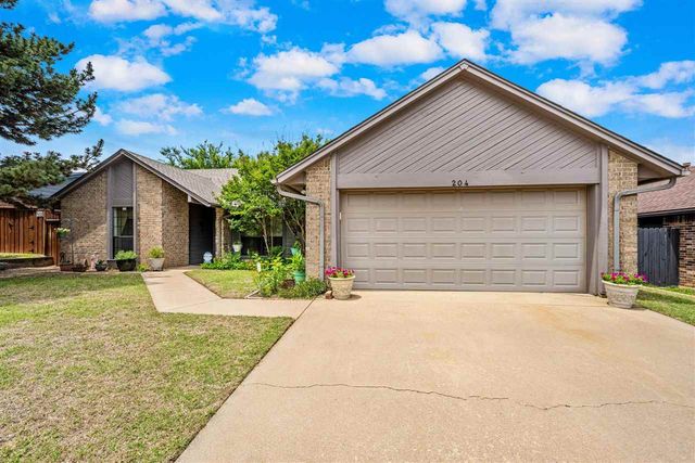 204 NE 48th St, Lawton, OK 73507