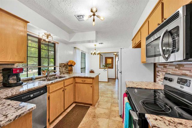 204 NE 48th St, Lawton, OK 73507