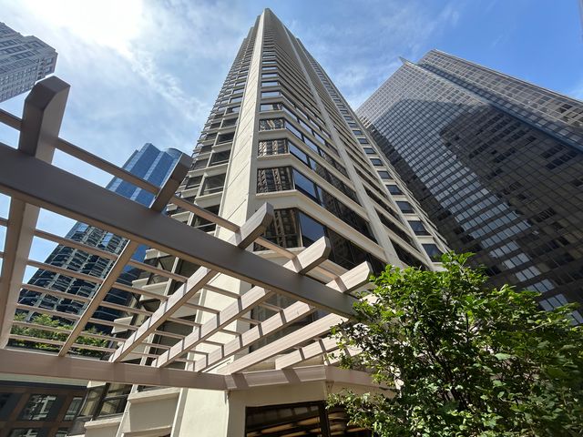 400 E Ohio Street 2504, Chicago, IL 60611