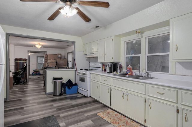 1656 North Hayes Avenue, Springfield, MO 65803