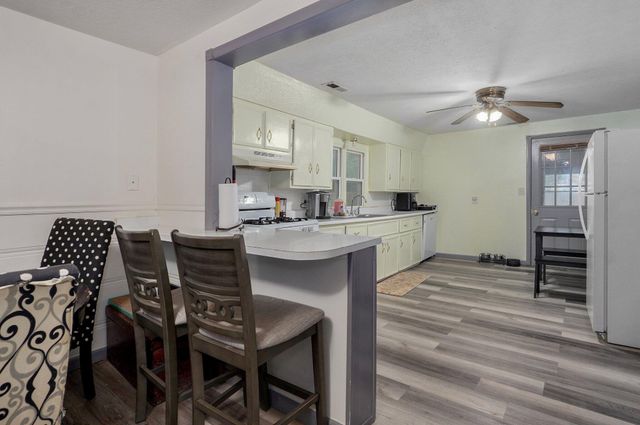 1656 North Hayes Avenue, Springfield, MO 65803