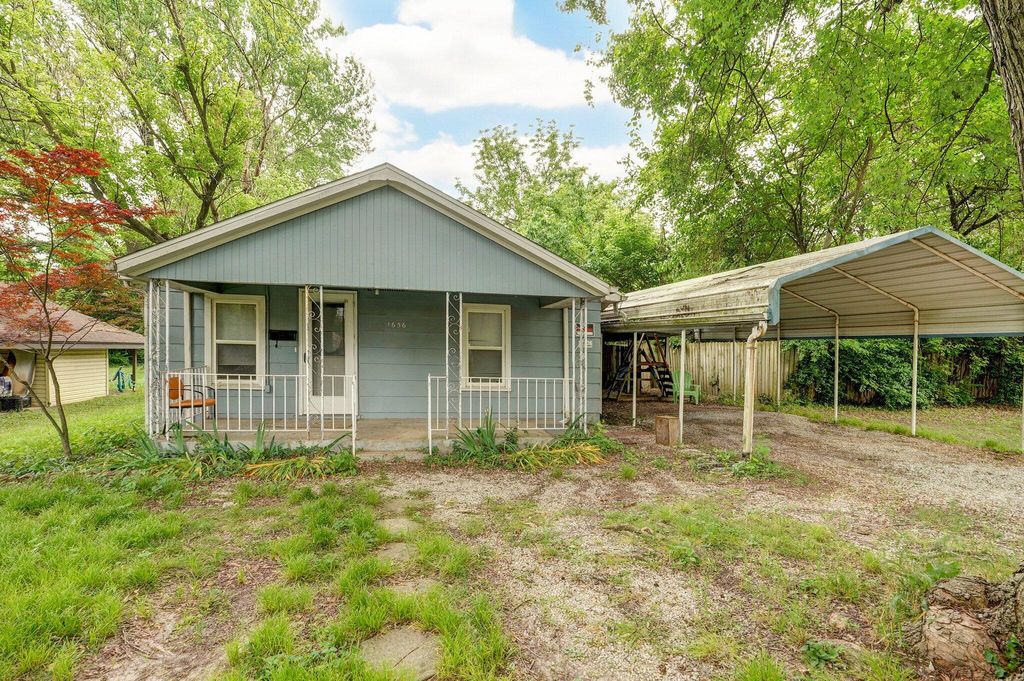 1656 North Hayes Avenue, Springfield, MO 65803