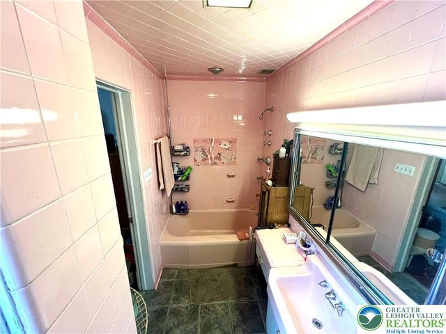 243 West Broad Street, Tamaqua Boro, PA 18252