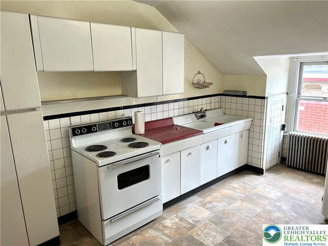243 West Broad Street, Tamaqua Boro, PA 18252