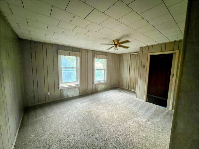 513 Young St, New Castle, PA 16101