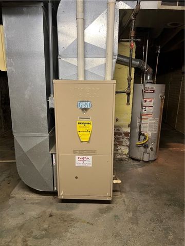 513 Young St, New Castle, PA 16101