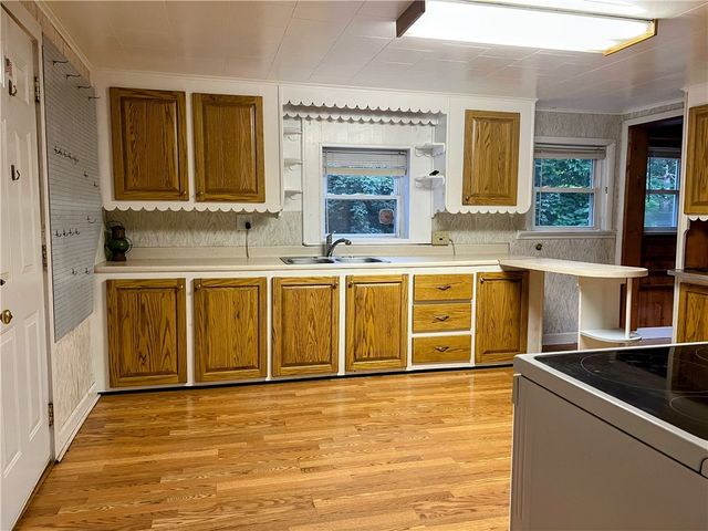 513 Young St, New Castle, PA 16101