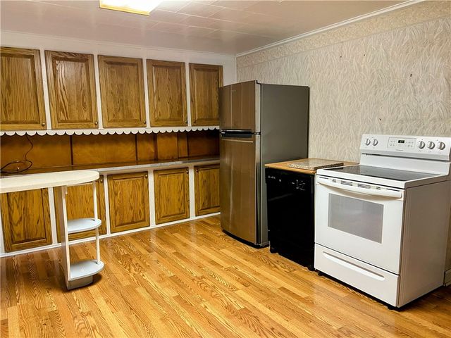 513 Young St, New Castle, PA 16101