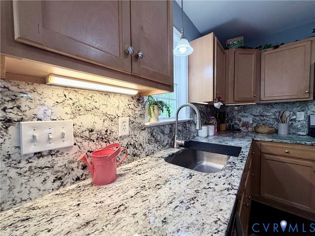 12772 Summerhouse Ln, Midlothian, VA 23112