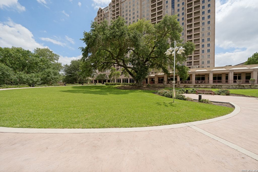 1 Towers Park Ln Apt 1004, San Antonio, TX 78209