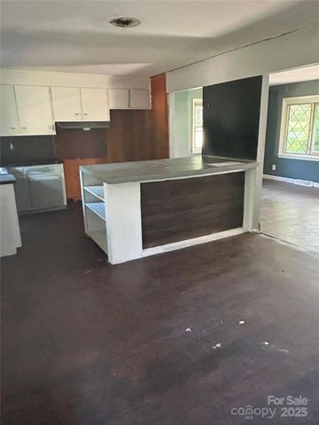 4814 Hidden Valley Road, Charlotte, NC 28213