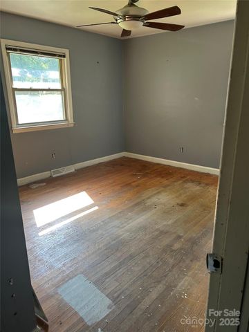4814 Hidden Valley Road, Charlotte, NC 28213