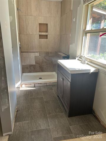 4814 Hidden Valley Road, Charlotte, NC 28213