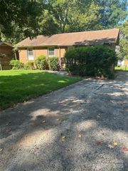 4814 Hidden Valley Road, Charlotte, NC 28213