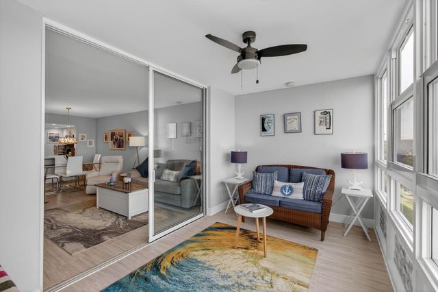 25 Abbey Lane 402, Delray Beach, FL 33446