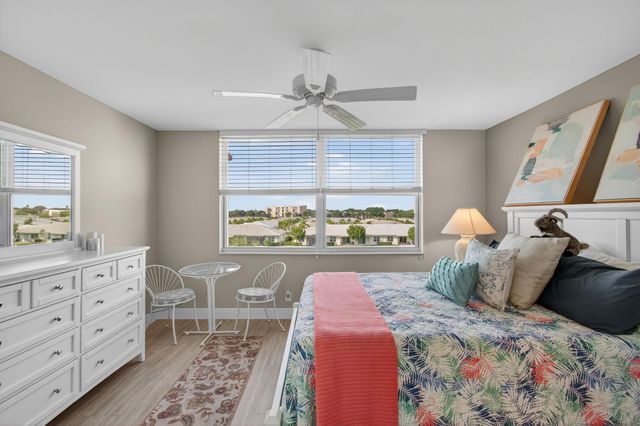 25 Abbey Lane 402, Delray Beach, FL 33446