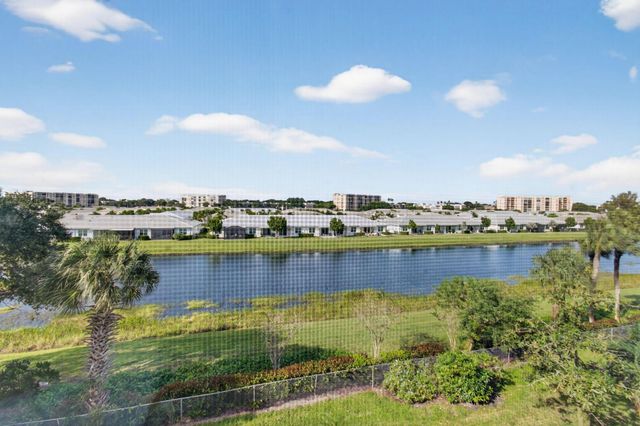 25 Abbey Lane 402, Delray Beach, FL 33446