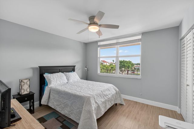 25 Abbey Lane 402, Delray Beach, FL 33446