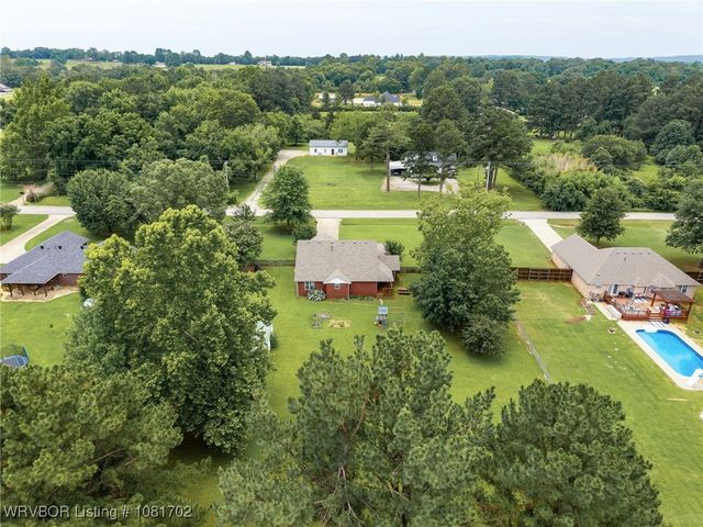16 Nixon Road, Lavaca, AR 72941