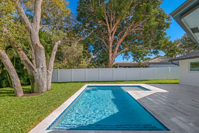 979 NW 8th Street, Boca Raton, FL 33486