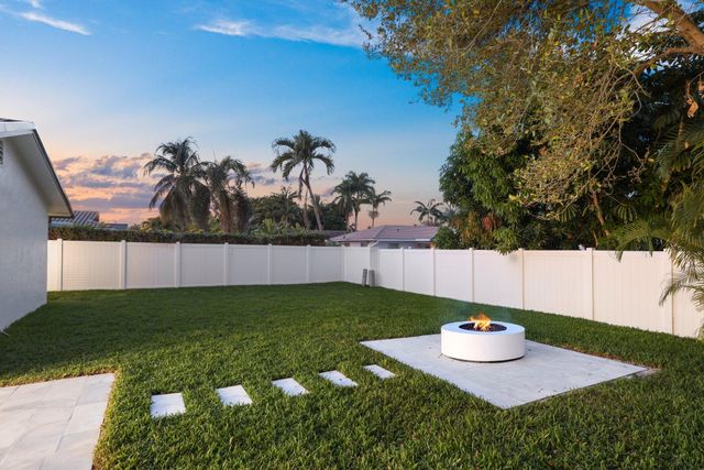 979 NW 8th Street, Boca Raton, FL 33486