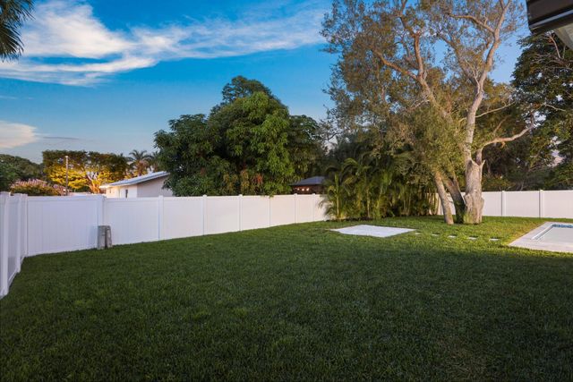 979 NW 8th Street, Boca Raton, FL 33486