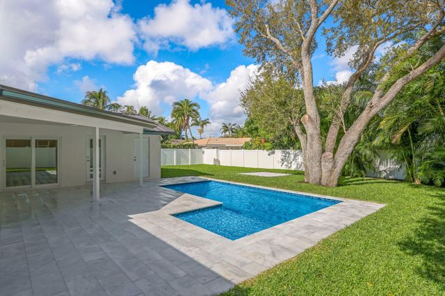 979 NW 8th Street, Boca Raton, FL 33486