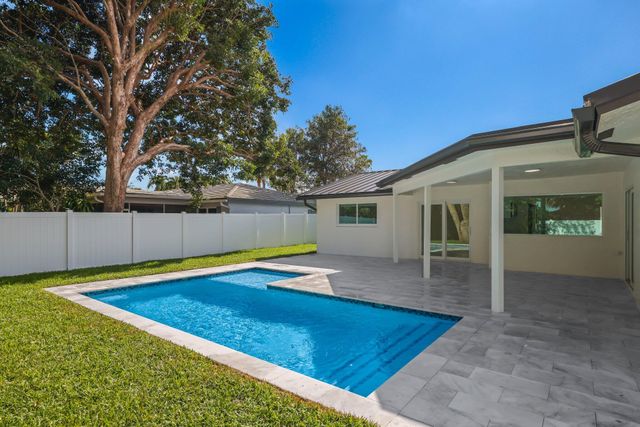 979 NW 8th Street, Boca Raton, FL 33486