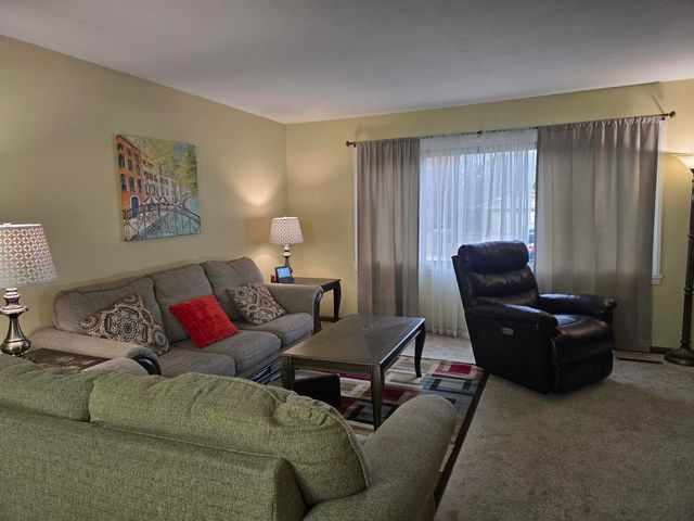 1208 Roxbury Circle, Rockford, IL 61107