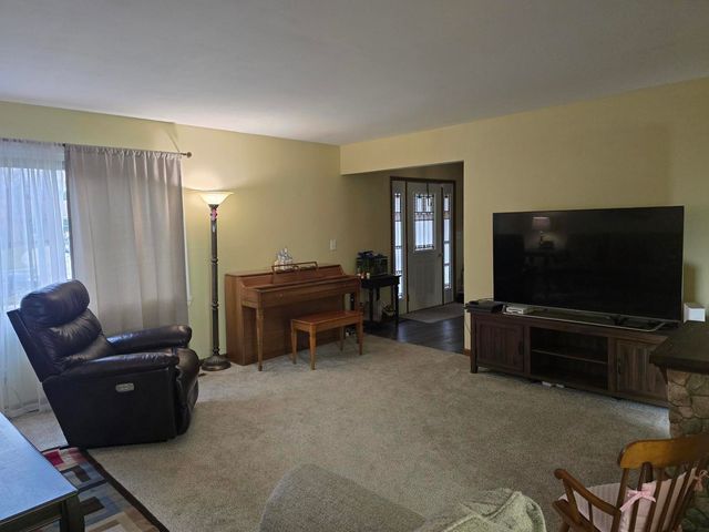 1208 Roxbury Circle, Rockford, IL 61107