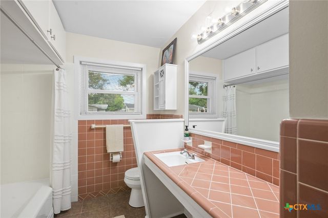 1003 Fern Lane, Victoria, TX 77904