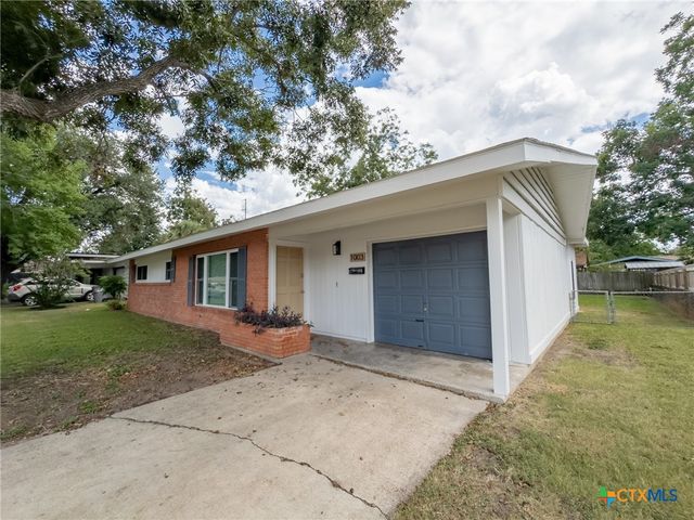 1003 Fern Lane, Victoria, TX 77904