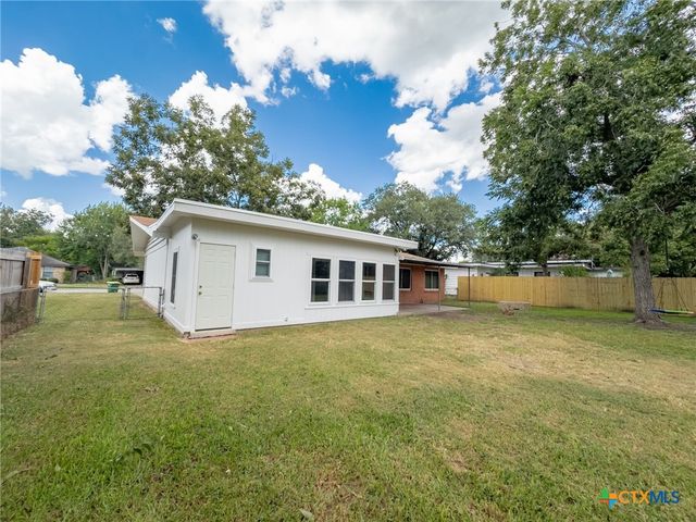 1003 Fern Lane, Victoria, TX 77904