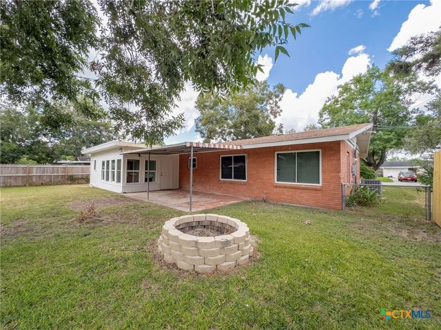 1003 Fern Lane, Victoria, TX 77904