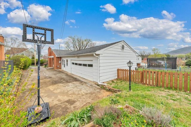 727 Plantation CIR, Roanoke, VA 24019